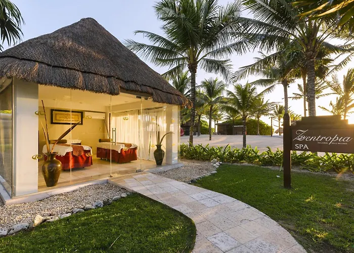 Grand Palladium Colonial & Resort
