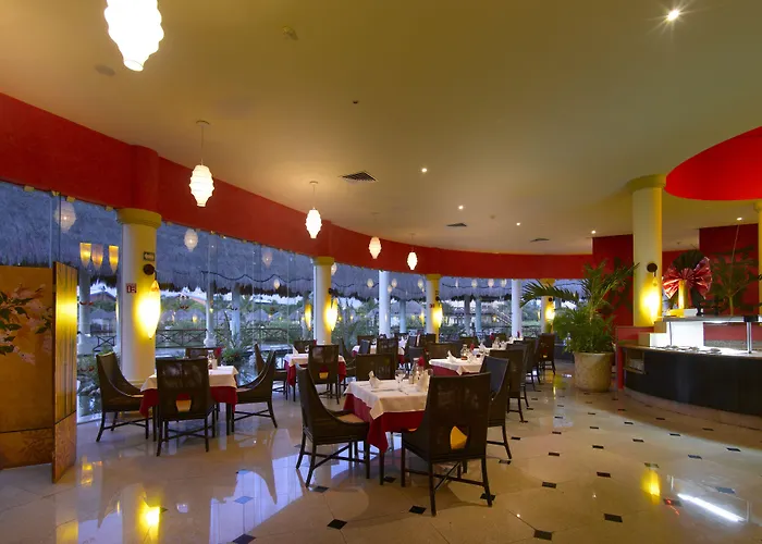 Grand Palladium Colonial &