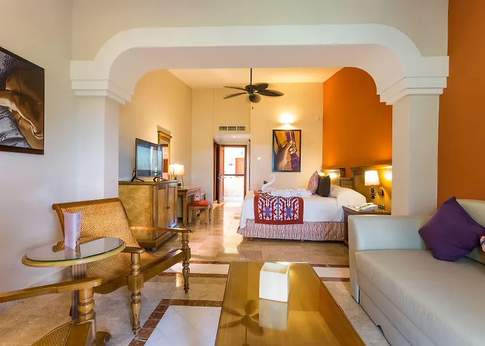 Grand Palladium Colonial & Resort